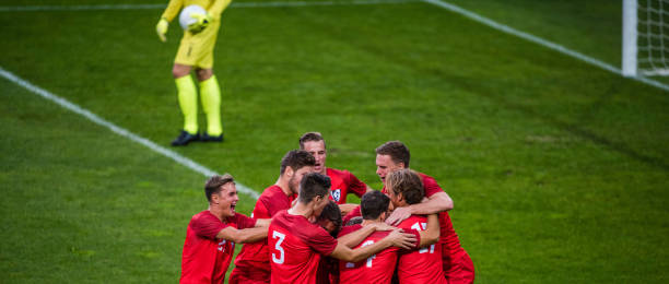 尖兵相继离 尖兵相继离